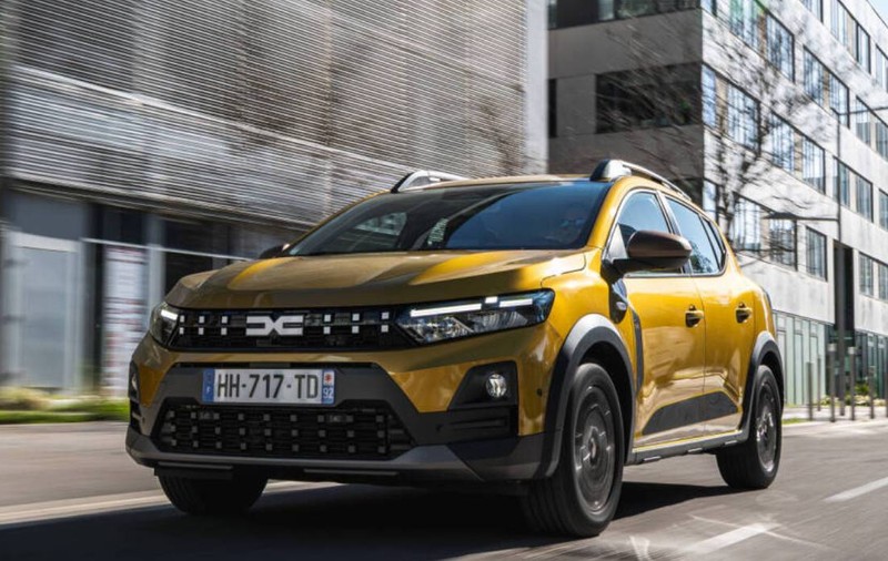 Dacia lansează noul Sandero Hybrid 155 în România. Cât costă prima versiune electrificată a celei mai vândute mașini din Europa