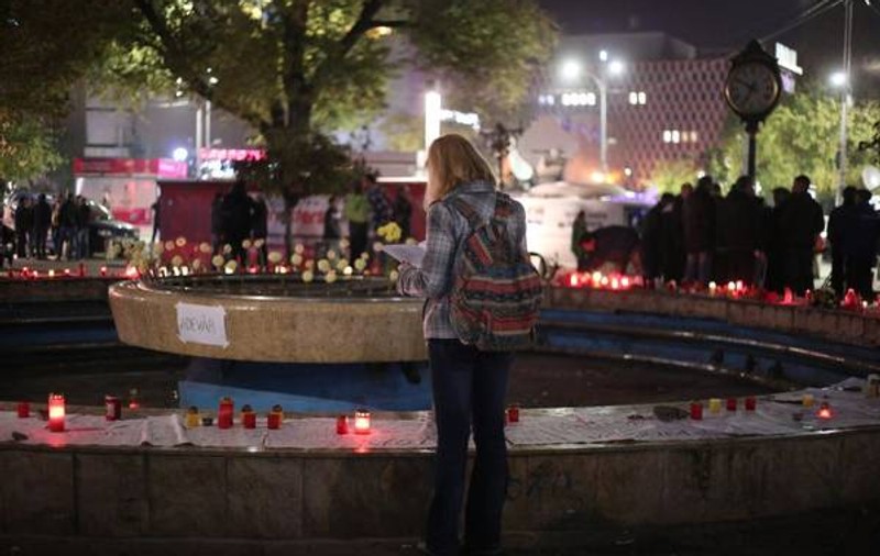 INCIDENTE în Piața Universității. 200 de persoane, care participau la un marș pentru COLECTIV, s-au îmbrâncit cu jandarmii