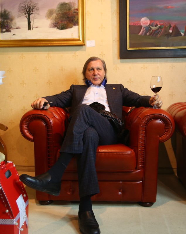 Coșmarul vieții lui. Ilie Năstase a fost confundat cu Țiriac! ”Eu am crezut că semăn cu Florin Piersic”. După ce a dat Mărțișoare, ”Nasty” a aterizat la o lansare de genți