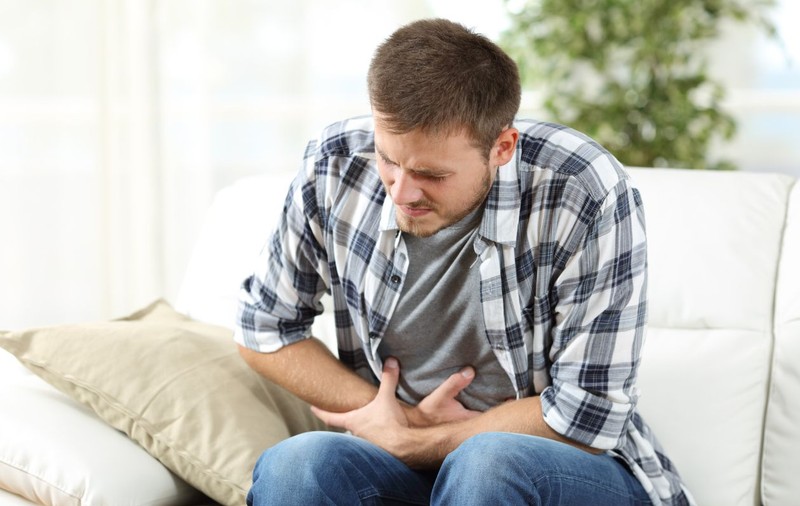 Durerea abdominală, vărsăturile, diareea pot fi simptome ale COVID-19 chiar și în absența simptomelor respiratorii