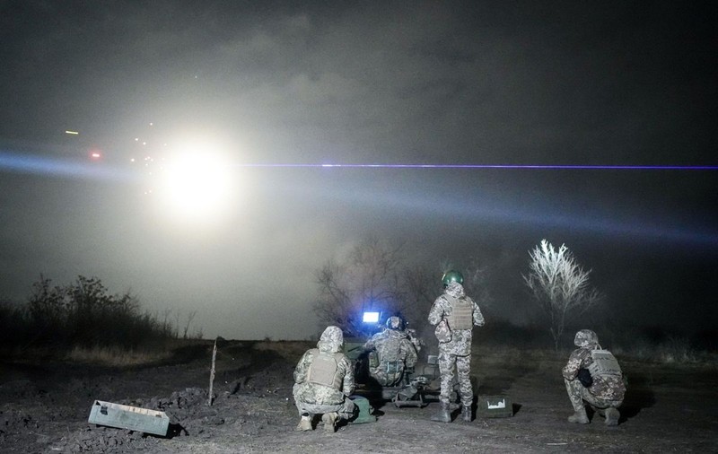 Război în Ucraina, ziua 806 | Rusia a lansat un nou val de drone asupra Odesei, în timp ce Ucraina a atacat infrastructuri de petrol din Rusia. Zelenski l-a demis pe șeful pazei sale