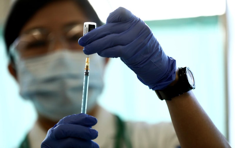 O femeie din Japonia a murit de hemoragie cerebrală la trei zile după ce s-a vaccinat anti-COVID. Legătura dintre evenimente, incertă