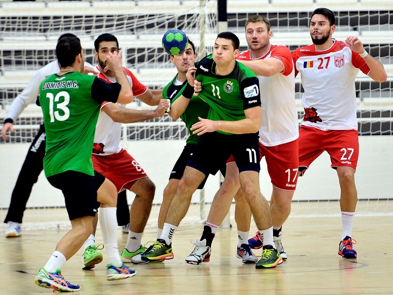 Dan Savenco (numărul 17), jucătorul echipei masculine de handbal Dinamo București. Foto: Hepta
