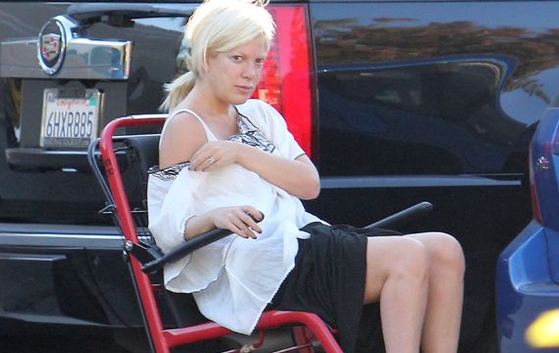 Actrița Tori Spelling, de urgență la spital la o lună după ce a născut