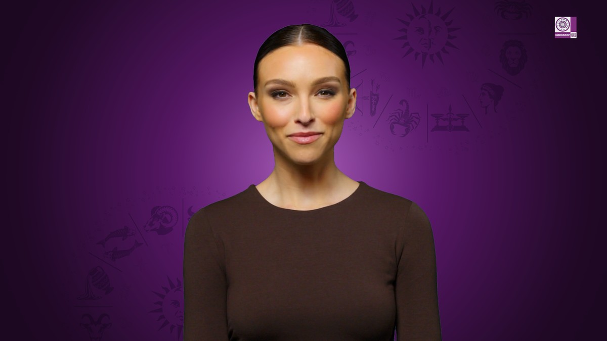 Avatar feminin creat de Inteligenta Artificiala, pe un fundal mov, cu zodii
