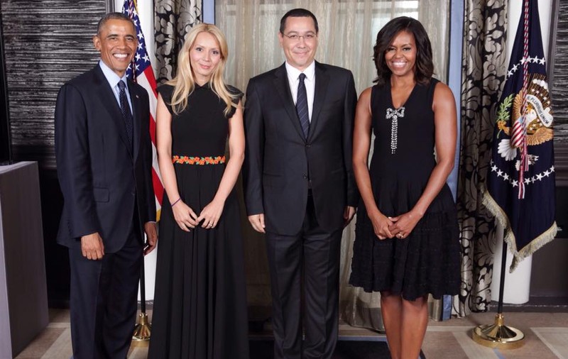 IMAGINEA CARE VA FACE ISTORIE! VICTOR PONTA şi soţia sa s-au fotografiat CU BARACK şi MICHELLE OBAMA