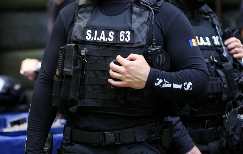 Un român care a scris pe Facebook cuvântul „milițian” s-a trezit cu polițiștii la ușă de trei ori în aceeași zi