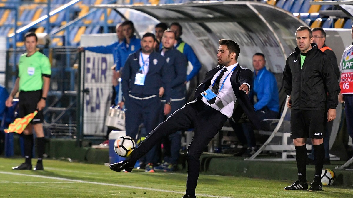 Adrian Mutu și-a încheiat cariera de fotbalist în 2016, iar ca antrenor a activat la FC Voluntari și la echipa de tineret Al Wahda din Emirate
