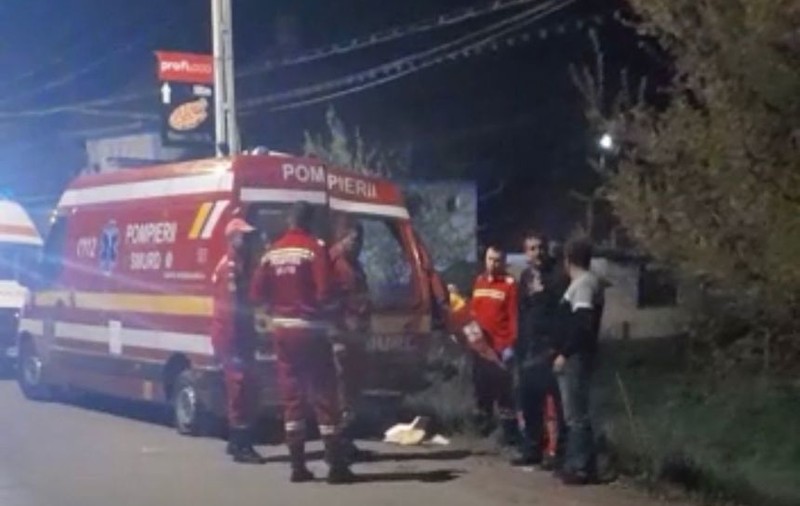 Autospecială SMURD lovită de trenul de călători în Maramureș. Un paramedic și un medic au fost răniți