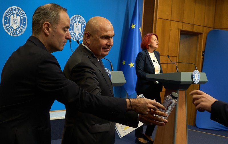 Ce se întâmplă cu TVA-ul din HoReCa? Guvernul susține că nivelul rămâne la fel, economiștii spun că statul trebuie să facă rost de bani de undeva