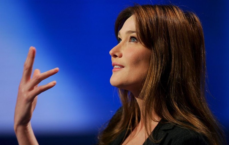 Carla Bruni va juca într-un film regizat de Woody Allen