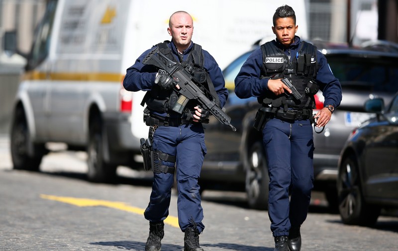 UPDATE | Explozie la sediul FMI din Paris. Un om a fost rănit de o scrisoare-capcană. Reacția lui Francois Hollande