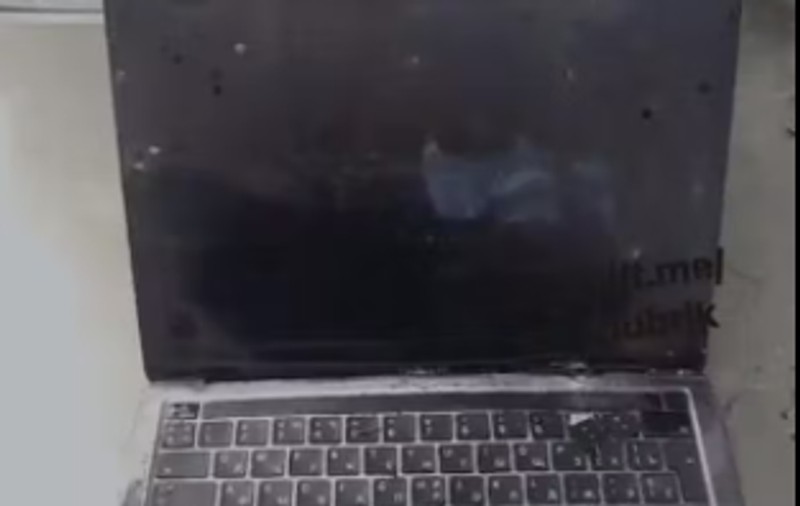 După ce și-a pierdut vesta antiglonț, un soldat rus găsit mort la Irpin își pusese pe sub haine un laptop furat dintr-o casă ucraineană