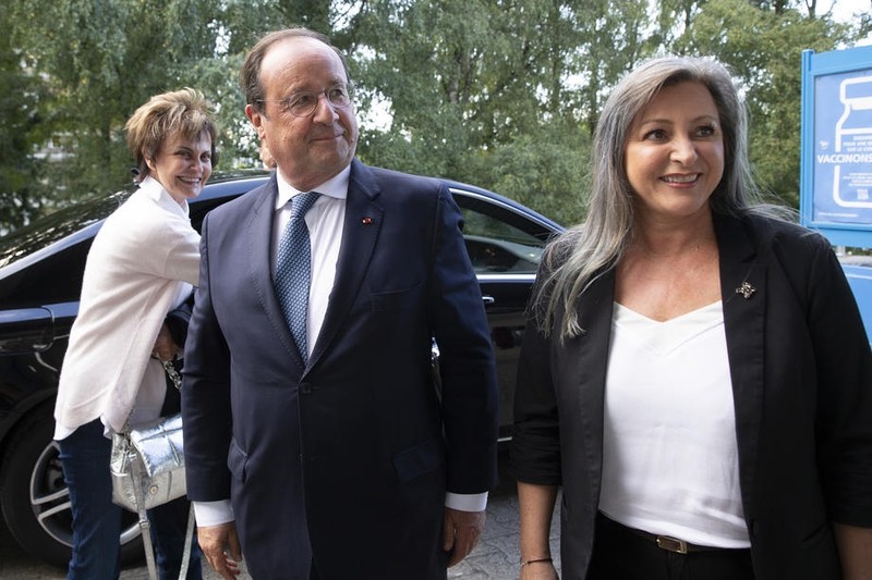 Nuria Gorrite, alături de Francois Hollande, fost președinte al Franței. Foto: EPA