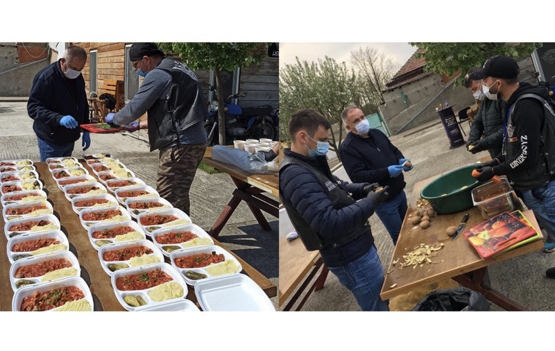 Titi Aur a gătit pentru bătrânii din Bârlad. Campionul s-a alăturat voluntarilor pe două roți dintr-un club