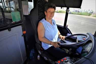 Doamna Adriana e prietenoasă cu toată lumea, chiar dacă în trafic dă și peste șoferi recalcitranți