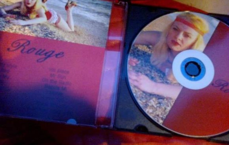 "Secret" se vinde şi international! Albumul lui Rouge, DIFUZAT ONLINE ÎN ÎNTREAGA LUME