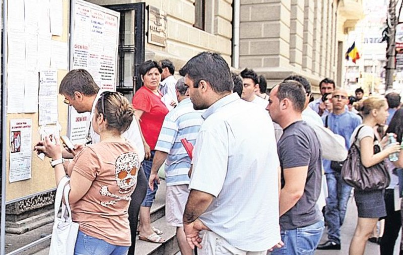 «Bac-ul greu lasă facultăţile fără studenţi»