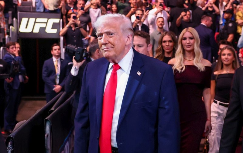 Donald Trump, indiferent față de eșecul acordului cu Iranul, în timp ce urmărea o gală UFC de pe marginea ringului: „Câștigăm oricum”