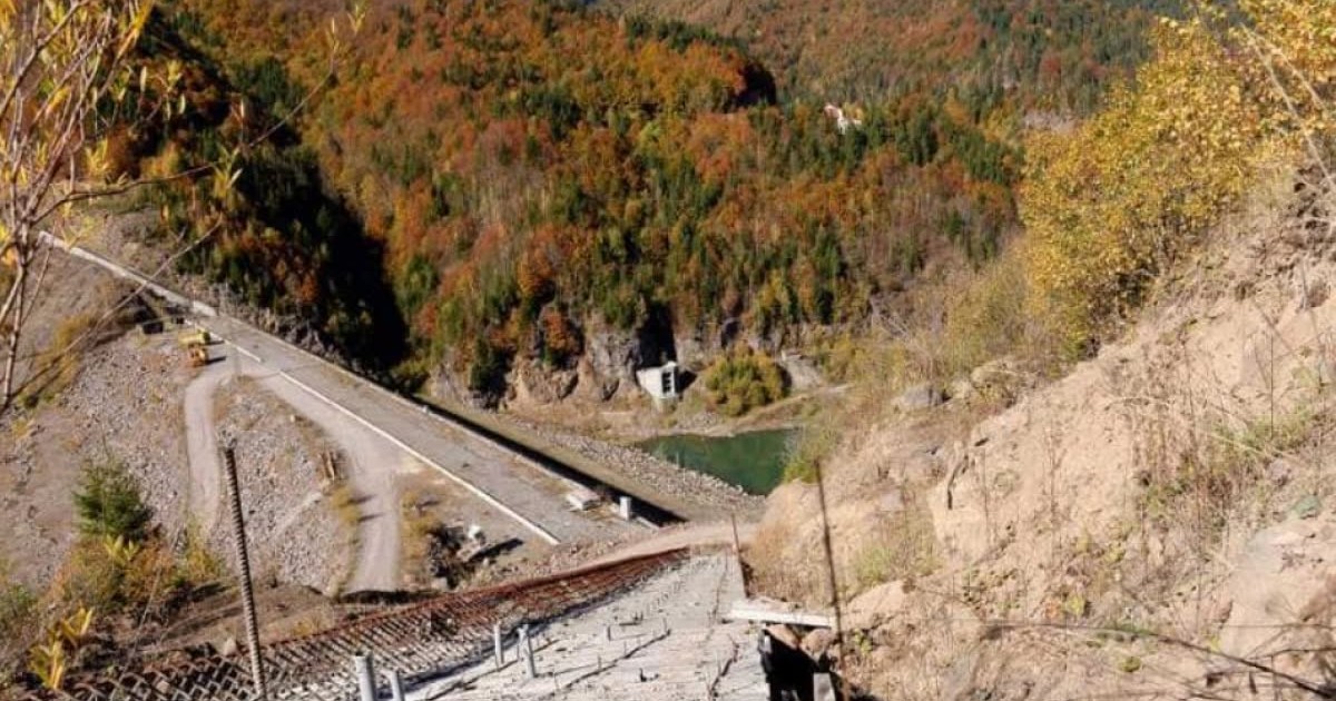 Imagine aeriană a hidrocentralei Rastolita