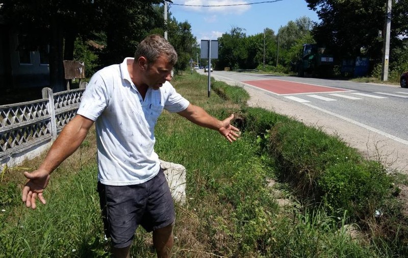 Trăiesc ca-n Evul Mediu în satele de lângă Motru care nu au apă potabilă. Oamenii au însă rețea de apă de 3,5 milioane de euro