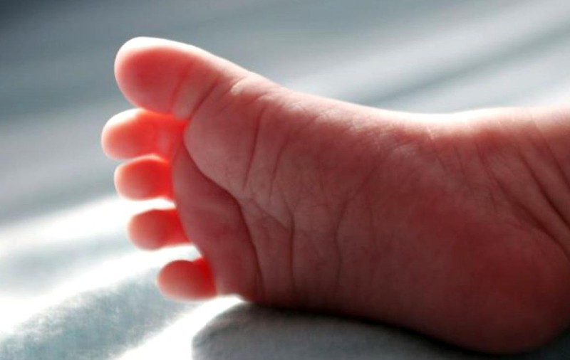 Un bebeluș a murit la două zile după ce a fost născut prin cezariană, la Spitalul Județean din Oradea