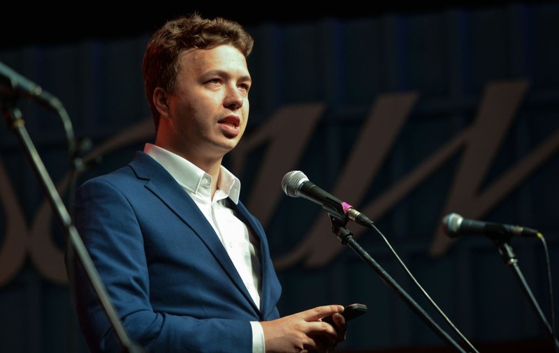 „Sunt Roman Protasevich şi sunt motivul pentru care se întâmplă toate acestea”. Mărturii din avionul deviat de Belarus