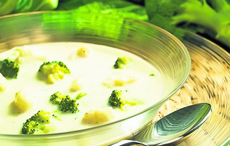 O reţetă sănătoasă /Supă-cremă de conopidă şi broccoli