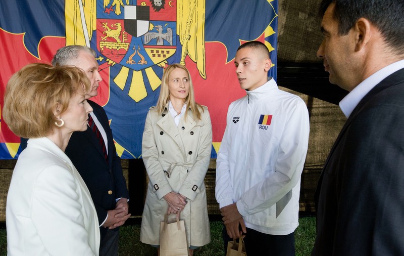 David Popovici, Robert Glinţă şi alţi campioni la nataţie, primiţi de Casa Regală a României