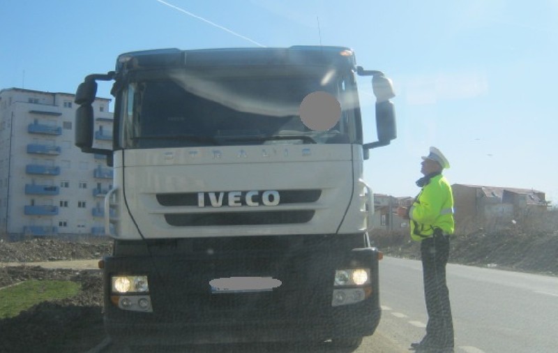 Șoferii de TIR din Timișoara nu mai sunt speriați de amenzi: cât au plătit de la începutul anului pentru că au circulat prin zone interzise