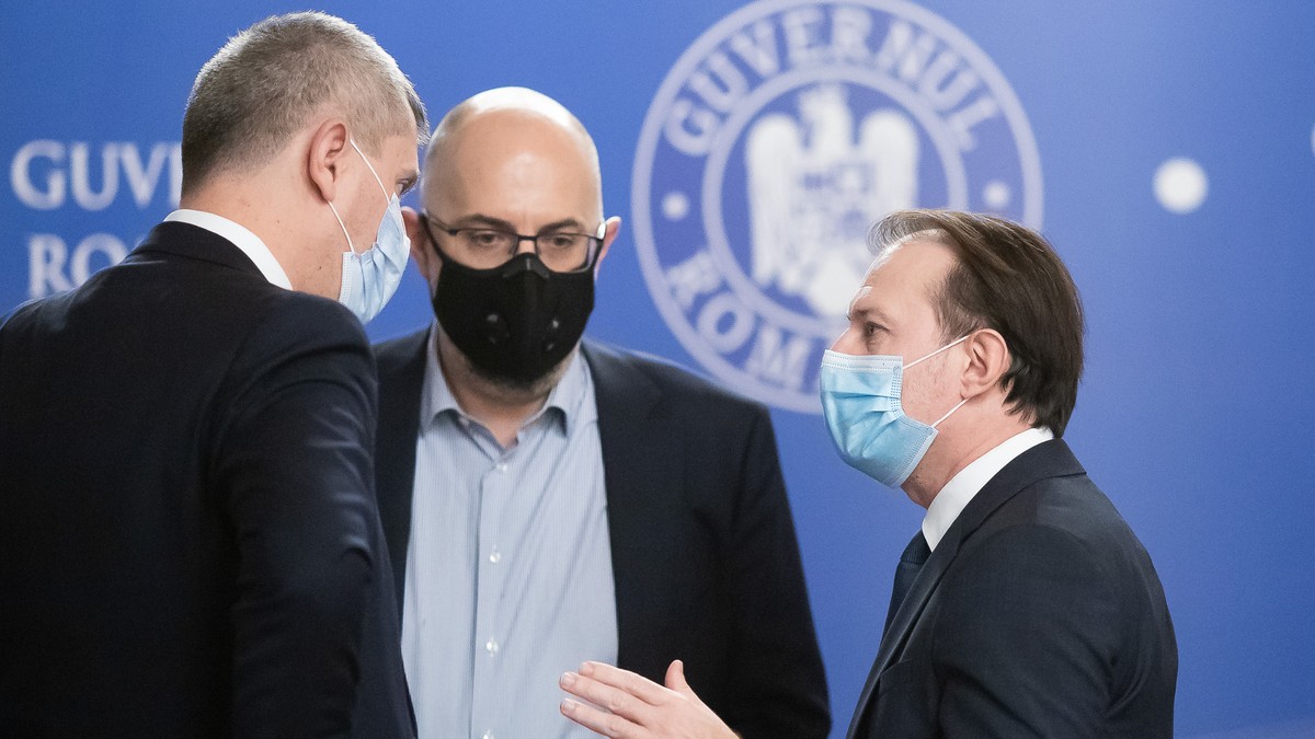 Guvernul trebuie să facă rost de 6 miliarde de euro ca să echilibreze bugetul pe acest an. Pensiile și banii pentru primării, marile probleme. Premierul Florin Cîțu, alături de vicepremierii Dan Barna și Kelemen Hunor