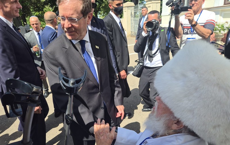 Cum s-a pregătit Iașiul pentru vizita președintelui Israelului: stradă asfaltată în grabă, spații modernizate și securitate ca la vizita Papei