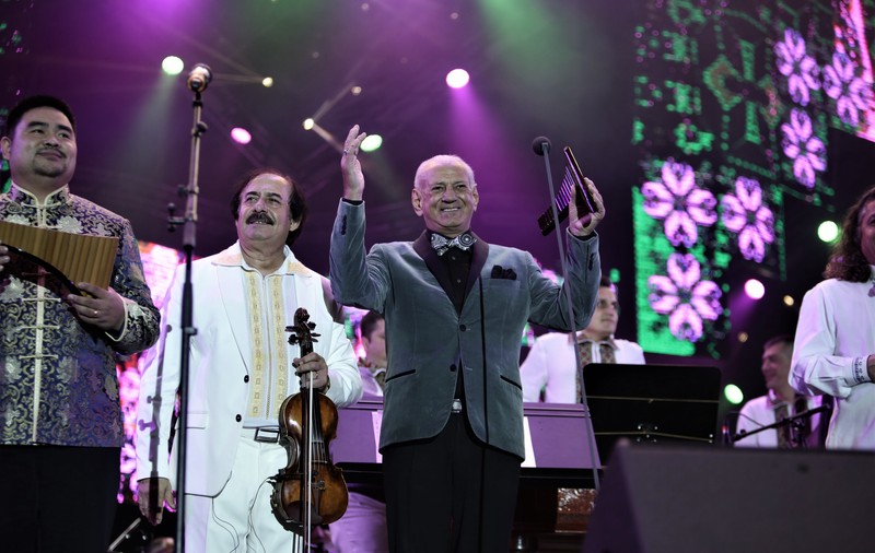 Cum a fost la concertul lui Gheorghe Zamfir de la Zilele Bucureștiului 2018. Paula Seling a urcat pe scenă alături de artist