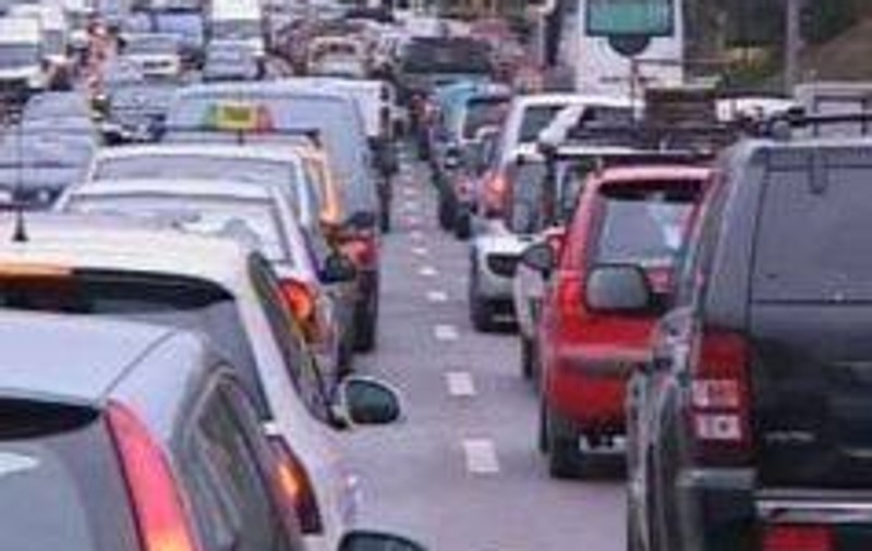 Franța vrea să interzică vehiculele pe benzină și motorină până în 2040