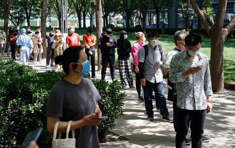 Beijingul limitează transportul public în încercarea de a evita o carantină strictă din cauza răspândii cazurilor COVID