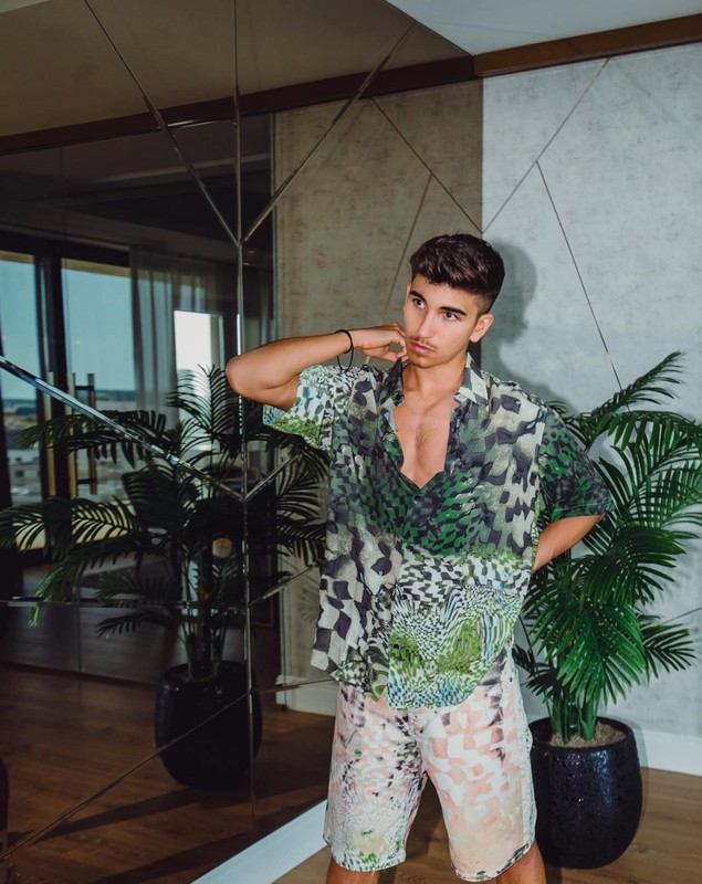 Sebastian Dobrincu a răbufnit pe internet. Ce l-a deranjat pe tânărul milionar: „E imoral și profită de naivitatea noastră”