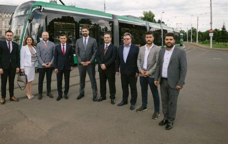 Directorii transportului public din Iași și-au dat prime de 180.000 de euro, deși compania supraviețuiește din subvenții