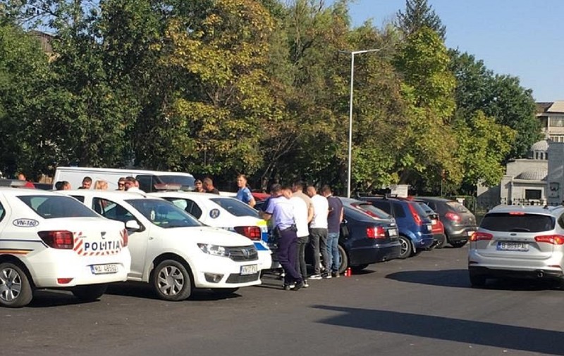 Un bărbat din Focșani și-a găsit soția moartă într-o parcare, pe bancheta din spate a mașinii lor. Tânăra de 32 de ani era dată dispărută