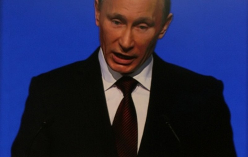 Putin și-a anunțat candidatura la prezidențiale în Rusia