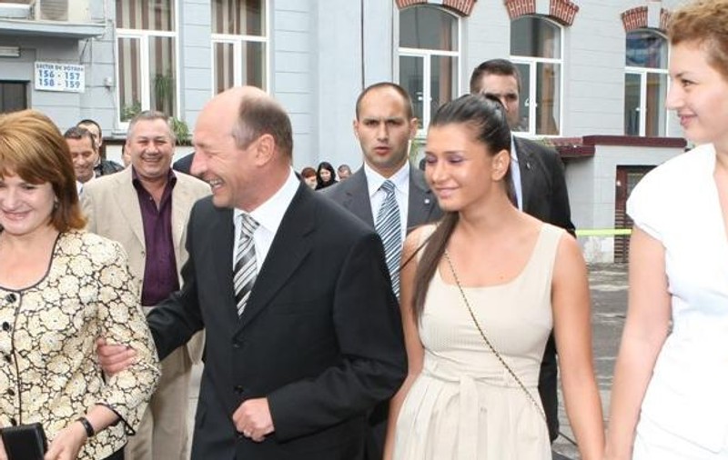 Alina Neagu: "În familia lui Traian Băsescu se va naşte un copil"