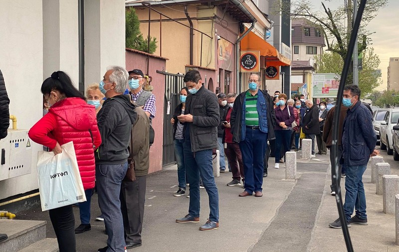 Procesul de vaccinare, blocat câteva ore după ce a picat platforma care ține evidența persoanelor imunizate. Explicația lui Valeriu Gheorghiță