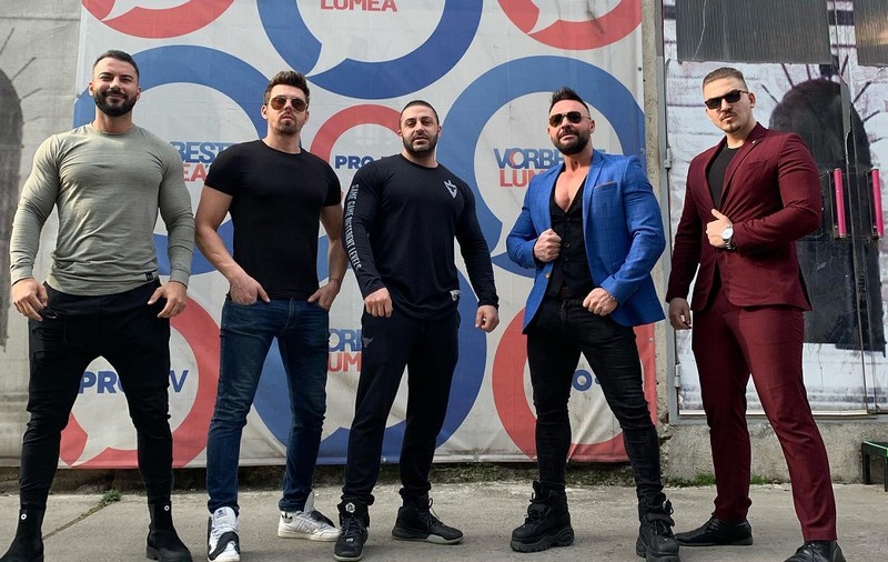 Ce spune Cornel Păsat despre tarifele trupei de stripperi „Flamingo Boys”: „Depinde de spectacol”. În 1998 a înființat-o
