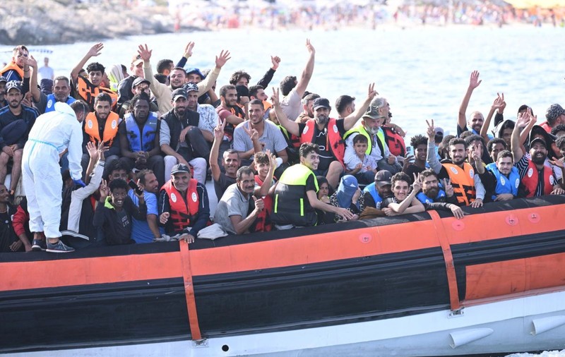 Șeful celui mai mare partid european vede o creștere a extremei drepte la alegerile de anul viitor, dacă UE nu rezolvă problema migrației
