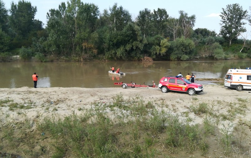 Copilul dispărut în râul Siret, lângă Roman, a fost găsit înecat. Mama sa este cea care l-a văzut plutind pe apă