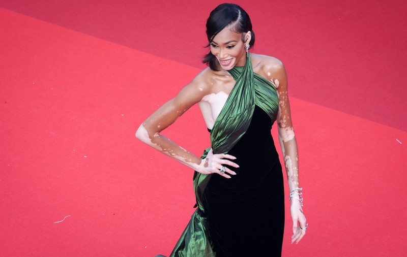 Fotomodelul care a făcut furori la Cannes 2023. Winnie Harlow a impresionat pe covorul roșu