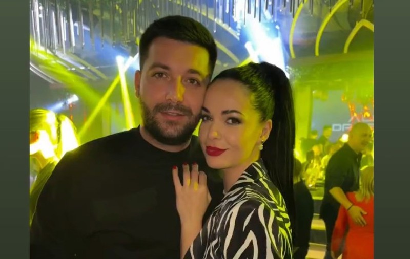 Cu ce se ocupă iubitul Deei Maxer. Robert e mai tânăr decât artista și a cunoscut-o pe fiica ei