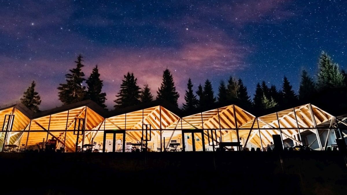 Oxygen Resort din Harghita, din Munții Hășmaș de lângă Lacul Roșu