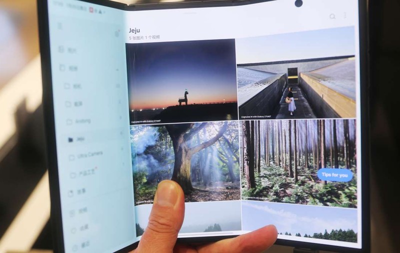 Samsung Galaxy Z TriFold care se pliază de două ori nu îți este suficient? Compania sud-coreeană ar putea lansa un telefon pliabil și mai mare de atât