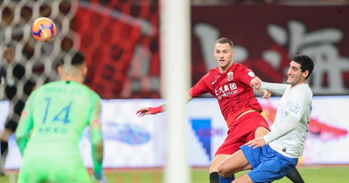 China, părăsită de fotbaliști, după plafonarea salariilor. Lista jucătorilor cu salarii uriașe