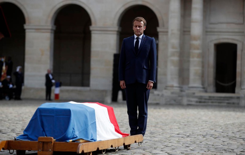 Emmanuel Macron, ultim omagiu pentru actorul Jean-Paul Belmondo: „Îl iubim pentru că el este ca noi”